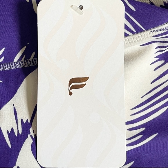 Fabletics Oasis Leggings XXS Purple Palm Print PureLuxe 7/8 High Waisted NWT - Picture 7 of 11